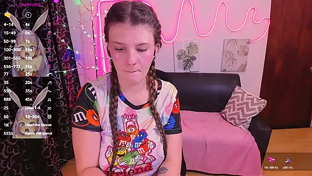 Snapshot of MillySandlerr chatting on December 2025 01:51:01 PM MillySandlerr online show from December 2025 01:51:01 PM