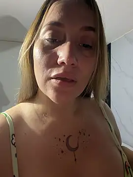 Snapshot of hotpawgmilf chatting on May 2026 01:33:01 AM hotpawgmilf online show from May 2026 01:33:01 AM