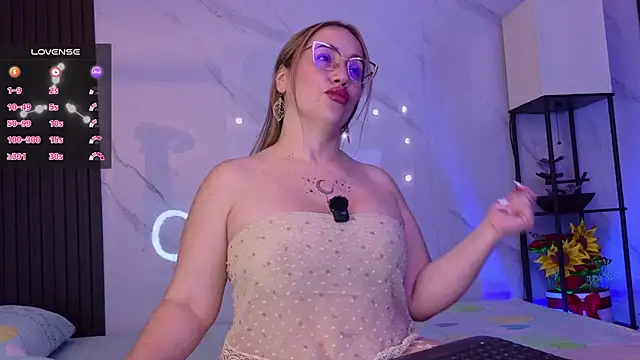 Snapshot of hotpawgmilf chatting on June 2026 12:30:01 AM hotpawgmilf online show from June 2026 12:30:01 AM