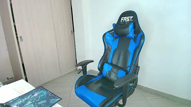 sophiax-x online show from January 2025 08:53:01 PM