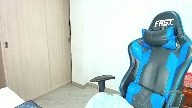 sophiax-x online show from September 2025 11:00:02 AM