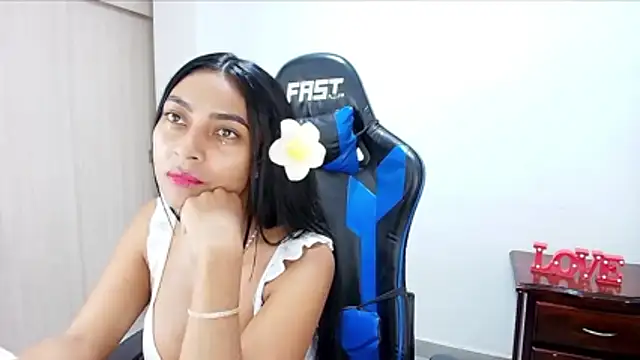 sophiax-x online show from November 2025 05:35:02 PM