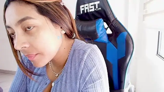 sophiax-x online show from June 2026 02:21:01 PM