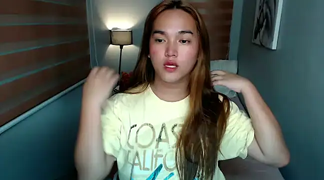 Snapshot of MoaningKylie chatting on December 2024 04:56:02 AM MoaningKylie online show from December 2024 04:56:02 AM