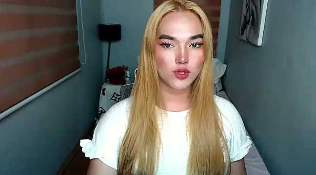 Snapshot of MoaningKylie chatting on January 2025 09:45:01 AM MoaningKylie online show from January 2025 09:45:01 AM