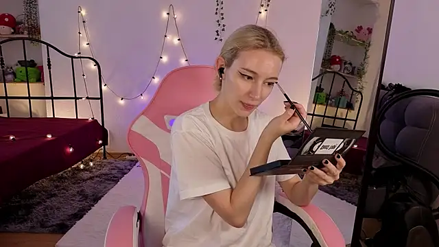 berrry girl online show from July 2026 11:13:02 AM