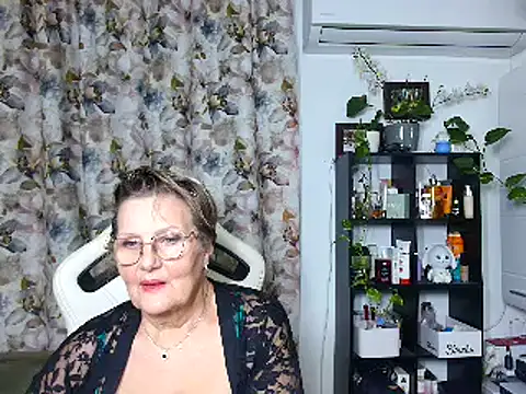 Snapshot of Selenna57 chatting on December 2024 02:10:02 AM Selenna57 online show from December 2024 02:10:02 AM