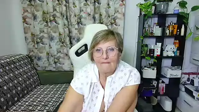 Snapshot of Selenna57 chatting on December 2024 02:43:02 AM Selenna57 online show from December 2024 02:43:02 AM