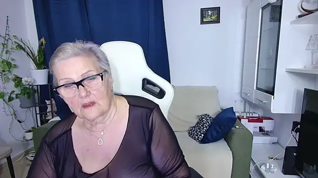 Snapshot of Selenna57 chatting on April 2026 05:17:01 PM Selenna57 online show from April 2026 05:17:01 PM