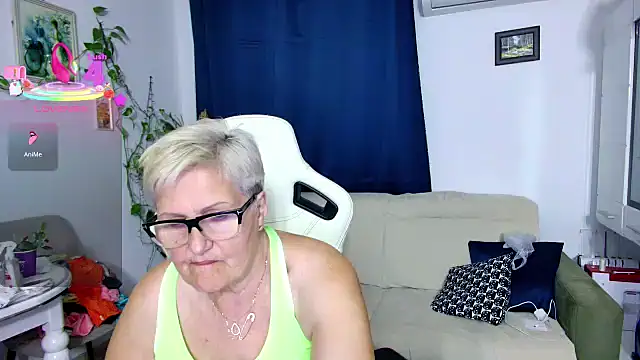 Snapshot of Selenna57 chatting on April 2026 05:19:02 PM Selenna57 online show from April 2026 05:19:02 PM