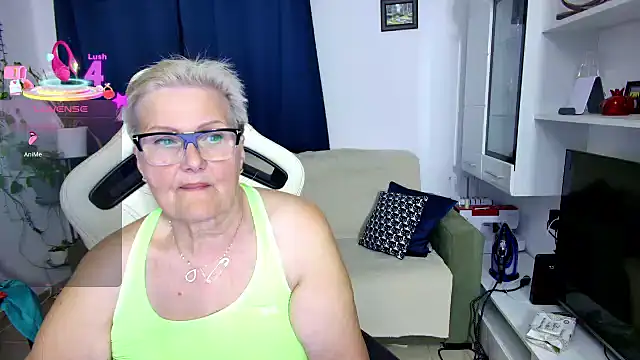 Snapshot of Selenna57 chatting on May 2026 05:28:02 PM Selenna57 online show from May 2026 05:28:02 PM