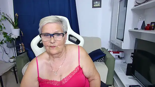 Snapshot of Selenna57 chatting on May 2026 05:40:01 PM Selenna57 online show from May 2026 05:40:01 PM