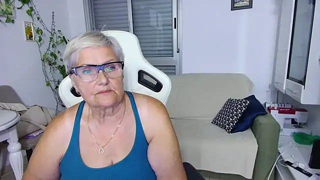 Snapshot of Selenna57 chatting on May 2026 05:21:02 PM Selenna57 online show from May 2026 05:21:02 PM