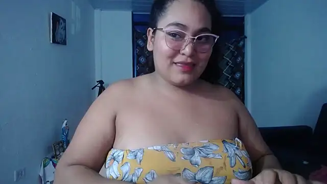 Snapshot of sirena_15 chatting on October 2025 05:15:01 AM sirena 15 online show from October 2025 05:15:01 AM