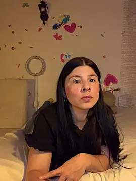 Estefani 32 online show from April 2026 11:46:02 PM