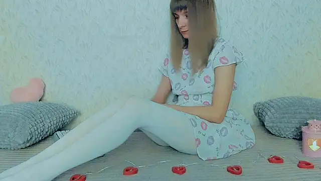 Snapshot of YourCaramel chatting on February 2025 12:21:01 PM YourCaramel online show from February 2025 12:21:01 PM