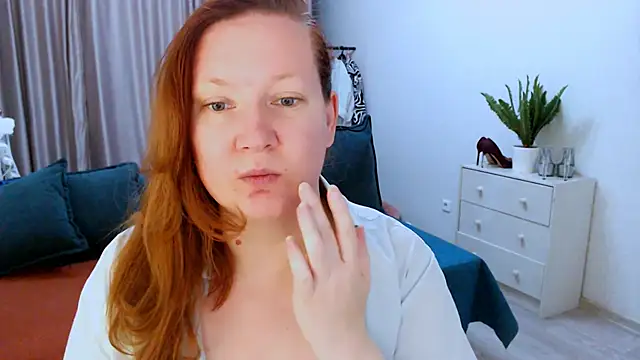 GoddessLara online show from October 2025 06:04:01 PM