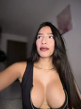 DulceLenns online show from March 2026 07:14:01 PM