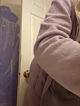 ScarletCallings420 online show from April 2026 04:59:01 PM