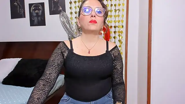 Snapshot of taylorhot70 chatting on May 2026 01:14:02 AM taylorhot70 online show from May 2026 01:14:02 AM