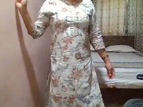 Snapshot of Pinky_4 chatting on June 2026 05:52:02 AM Pinky 4 online show from June 2026 05:52:02 AM