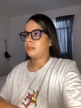 Snapshot of trianawhite chatting on December 2024 03:25:02 PM trianawhite online show from December 2024 03:25:02 PM