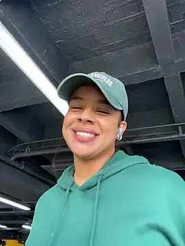 Snapshot of trianawhite chatting on February 2025 04:16:01 PM trianawhite online show from February 2025 04:16:01 PM