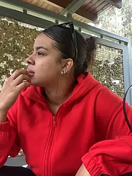 Snapshot of trianawhite chatting on February 2025 03:36:02 PM trianawhite online show from February 2025 03:36:02 PM