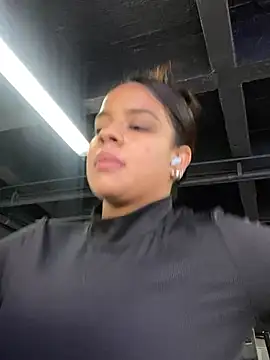 Snapshot of trianawhite chatting on February 2025 08:03:02 PM trianawhite online show from February 2025 08:03:02 PM