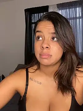 Snapshot of trianawhite chatting on March 2025 09:37:02 PM trianawhite online show from March 2025 09:37:02 PM