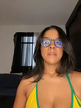 Snapshot of trianawhite chatting on September 2025 02:00:02 PM trianawhite online show from September 2025 02:00:02 PM