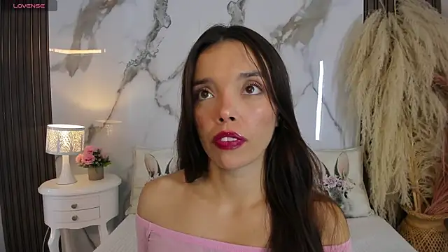 hannahill69 online show from April 2026 04:54:02 AM