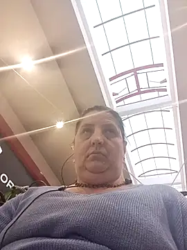 RidemerafSuzana online show from April 2026 04:37:02 PM