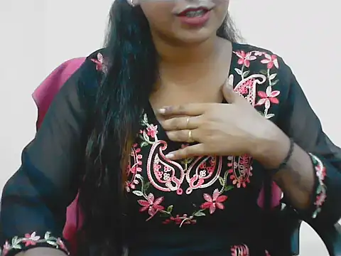 Snapshot of LovingPihu chatting on July 2026 05:24:01 AM LovingPihu online show from July 2026 05:24:01 AM