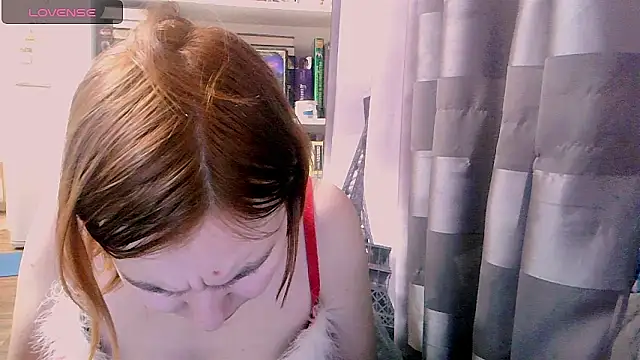 BrattyFoxyGirl online show from December 2024 07:24:01 PM