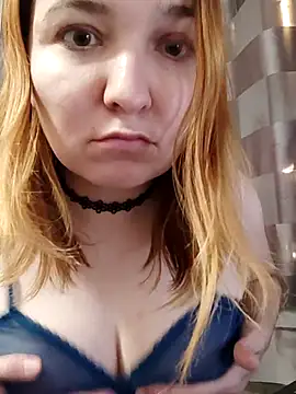 BrattyFoxyGirl online show from December 2025 02:03:01 PM