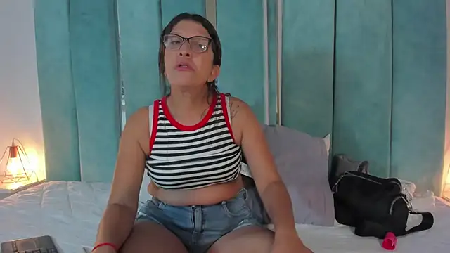 Snapshot of Keyla_Milf chatting on February 2026 10:42:02 AM Keyla Milf online show from February 2026 10:42:02 AM