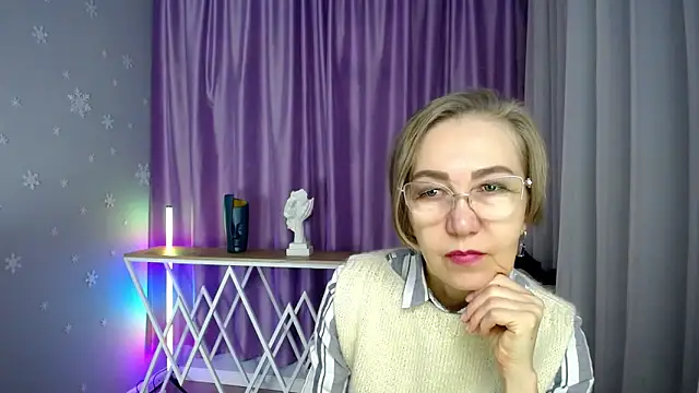 queen a n i online show from October 2025 06:45:02 AM