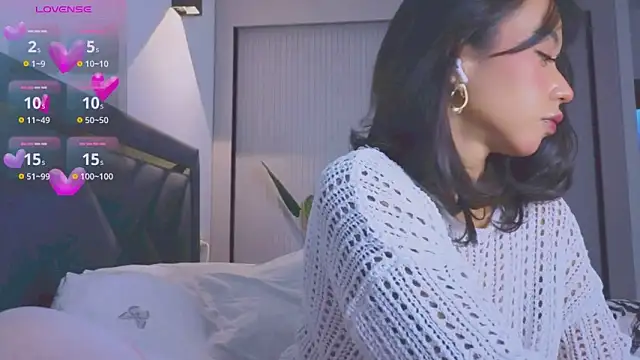 Mia Tin online show from November 2025 01:45:01 PM