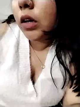 Snapshot of Alisha__Arora chatting on January 2025 10:20:02 AM Alisha Arora online show from January 2025 10:20:02 AM