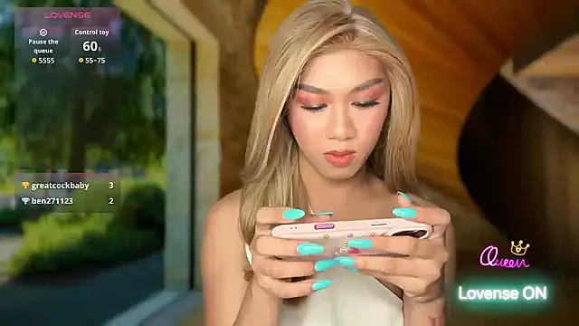 Local Hoelyx online show from May 2026 10:39:01 PM