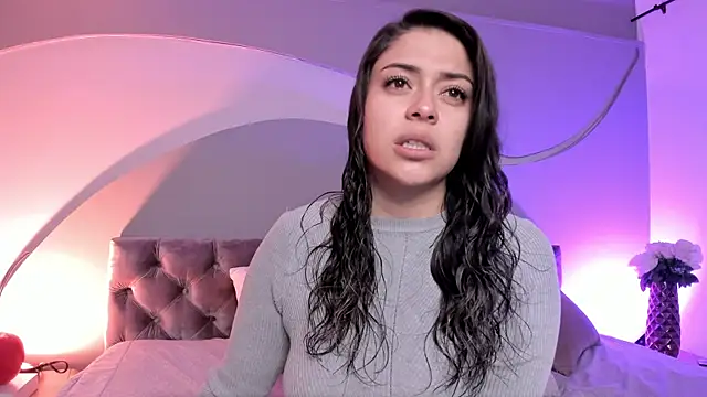 Nicolle W online show from February 2025 11:52:01 AM