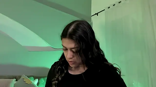 Nicolle W online show from March 2025 06:42:02 PM