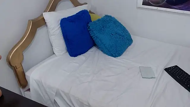 emiliaa hot online show from February 2025 10:04:01 PM