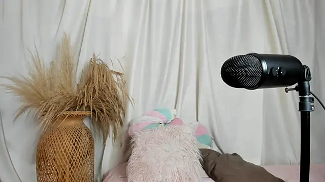 susy angel online show from September 2025 01:11:02 PM