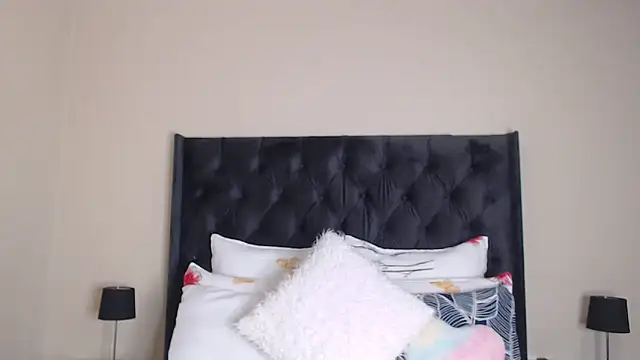 Snapshot of Sexynaughty_Gal chatting on February 2026 11:56:01 PM Sexynaughty Gal online show from February 2026 11:56:01 PM