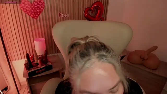 MarianL0ve online show from February 2025 04:56:02 PM