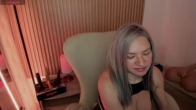 MarianL0ve online show from February 2025 10:52:01 AM