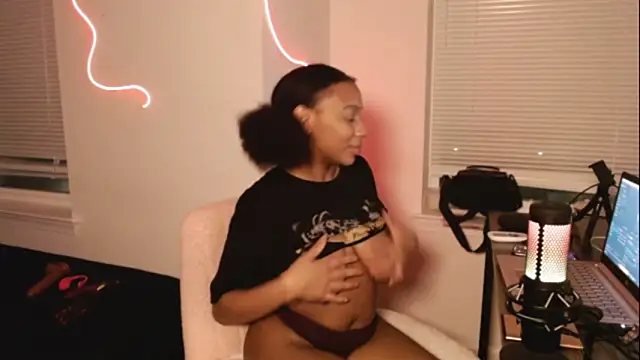 EatSweetMolly online show from February 2025 04:59:02 AM