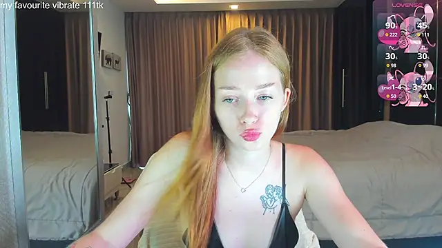 Hot Mia  online show from November 2025 08:58:02 AM